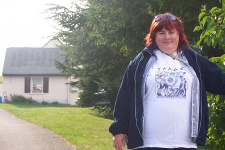 moi vero devant le gite en aubrac 